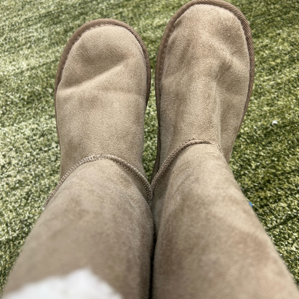 Marley Lilly Sherpa tie boots NOT monogrammed - Picture 2 of 6